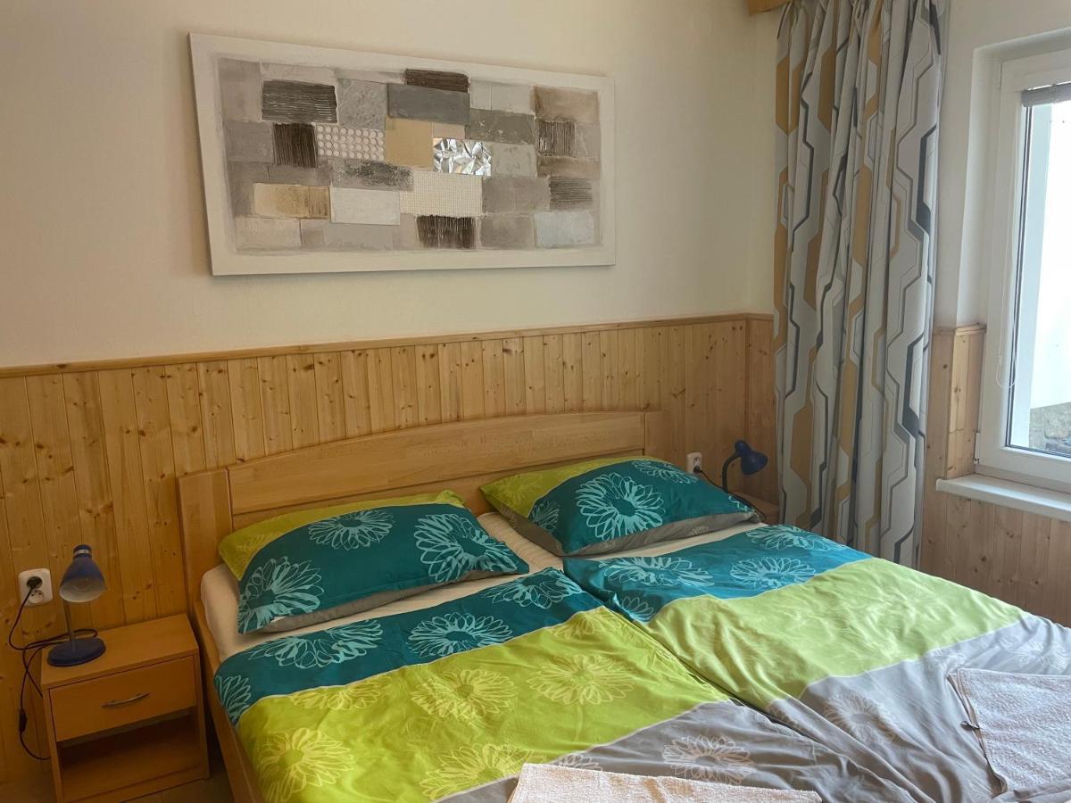 Hotel Penzion Fontana à Náměšť nad Oslavou Extérieur photo