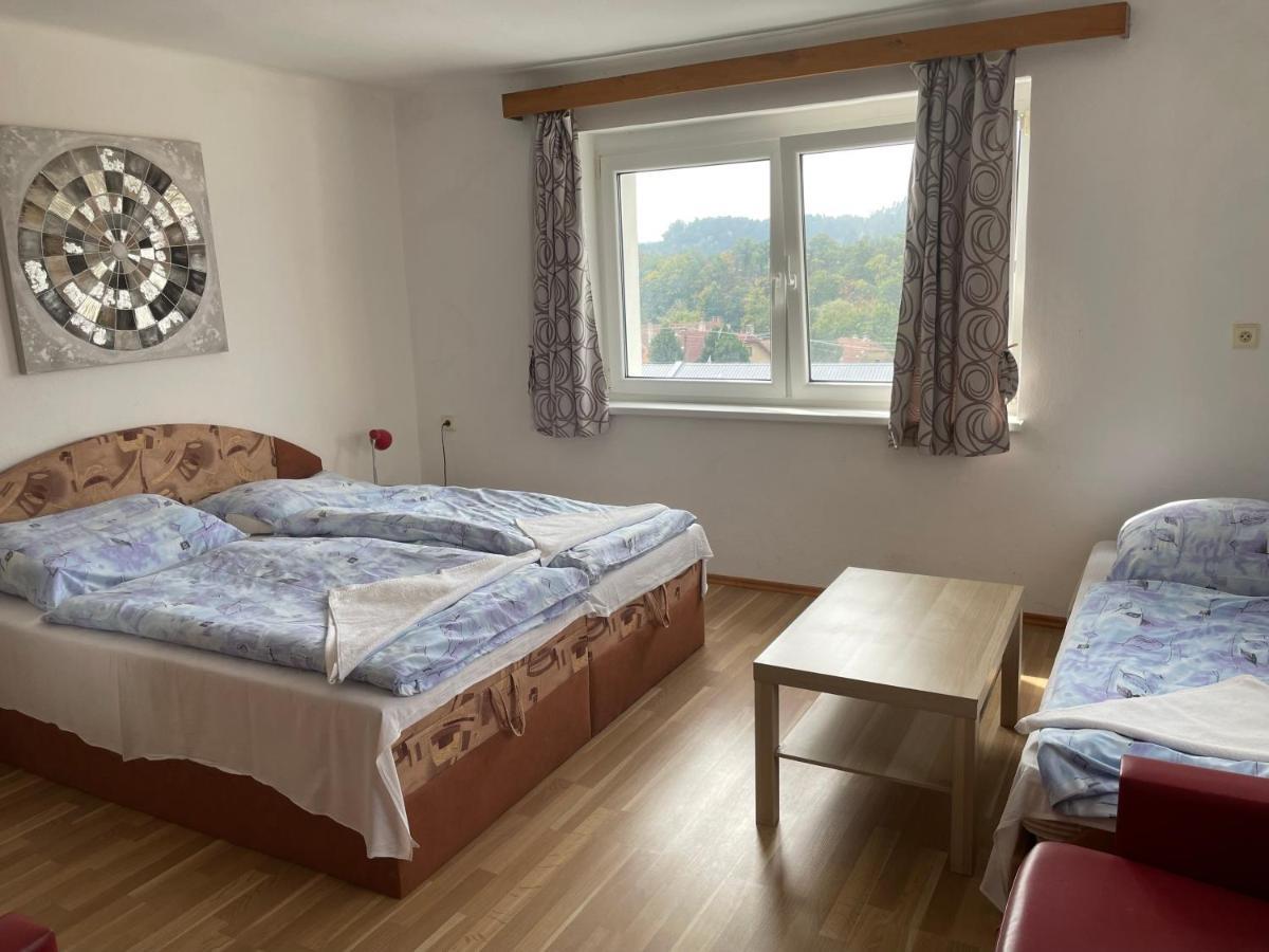 Hotel Penzion Fontana à Náměšť nad Oslavou Extérieur photo