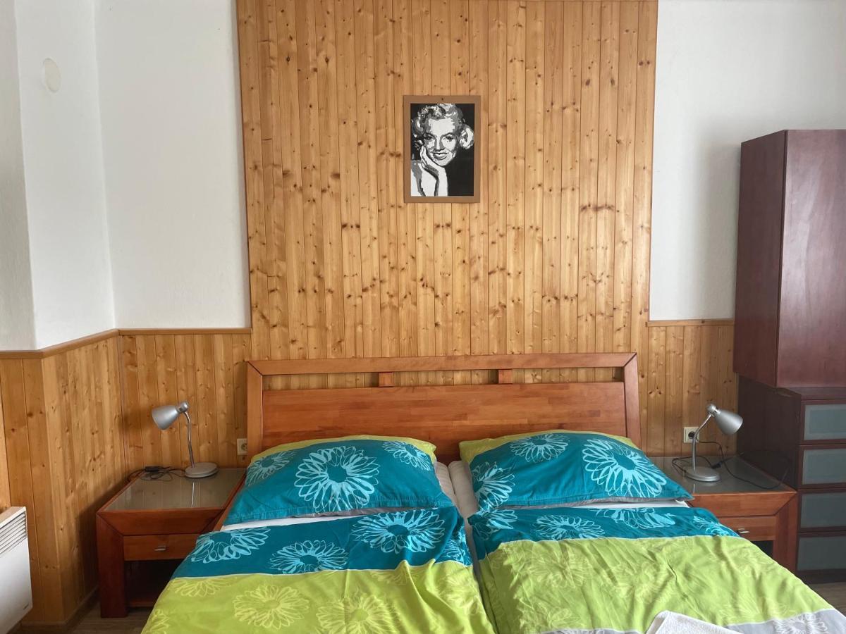 Hotel Penzion Fontana à Náměšť nad Oslavou Extérieur photo