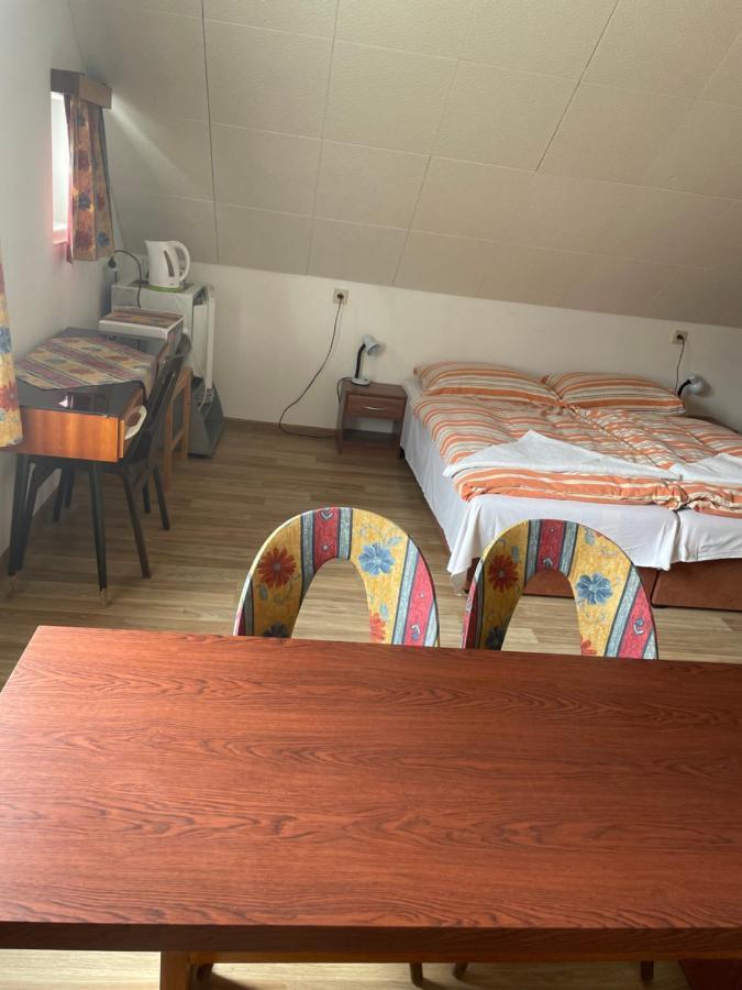 Hotel Penzion Fontana à Náměšť nad Oslavou Extérieur photo