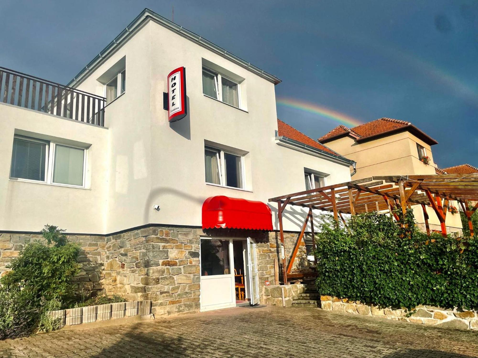 Hotel Penzion Fontana à Náměšť nad Oslavou Extérieur photo